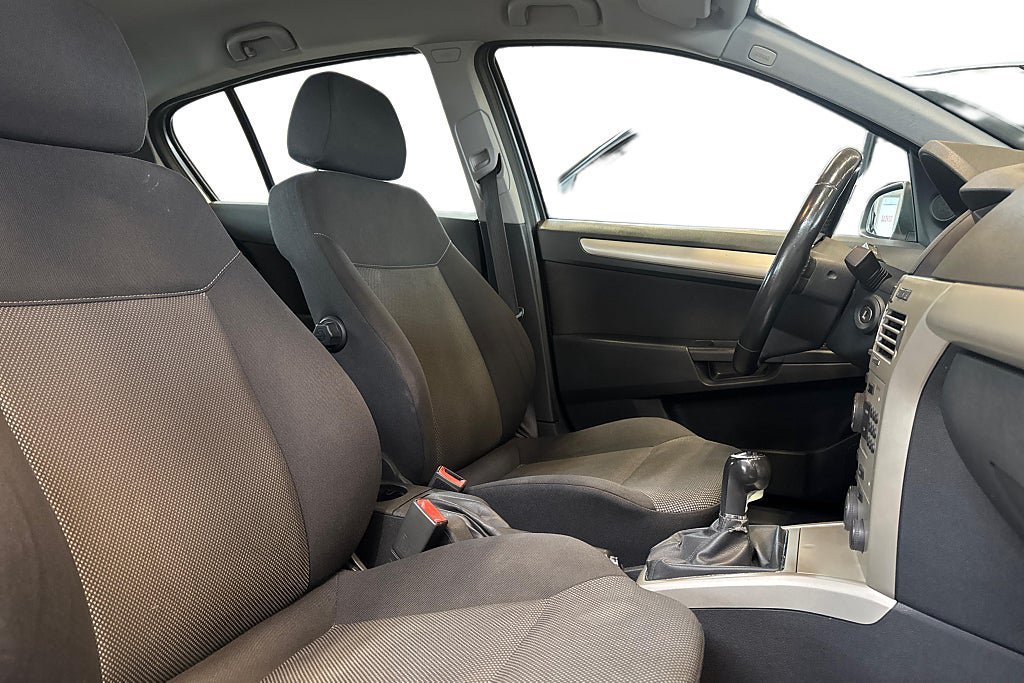 Vehicle Image 16