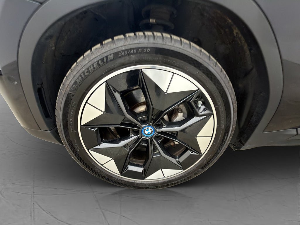 Vehicle Image 32