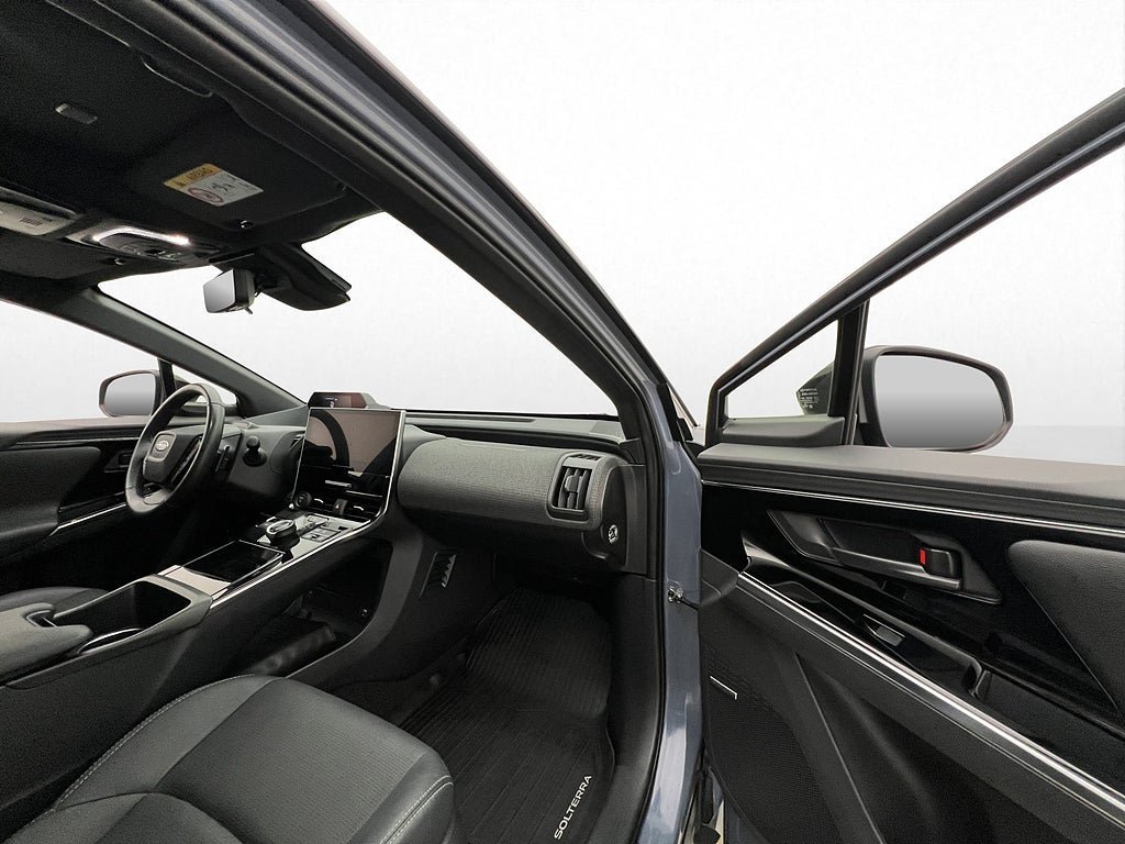Vehicle Image 32