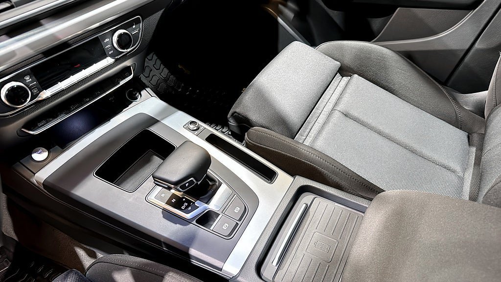Vehicle Image 21