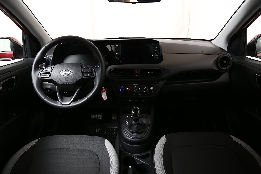 Vehicle Image 12