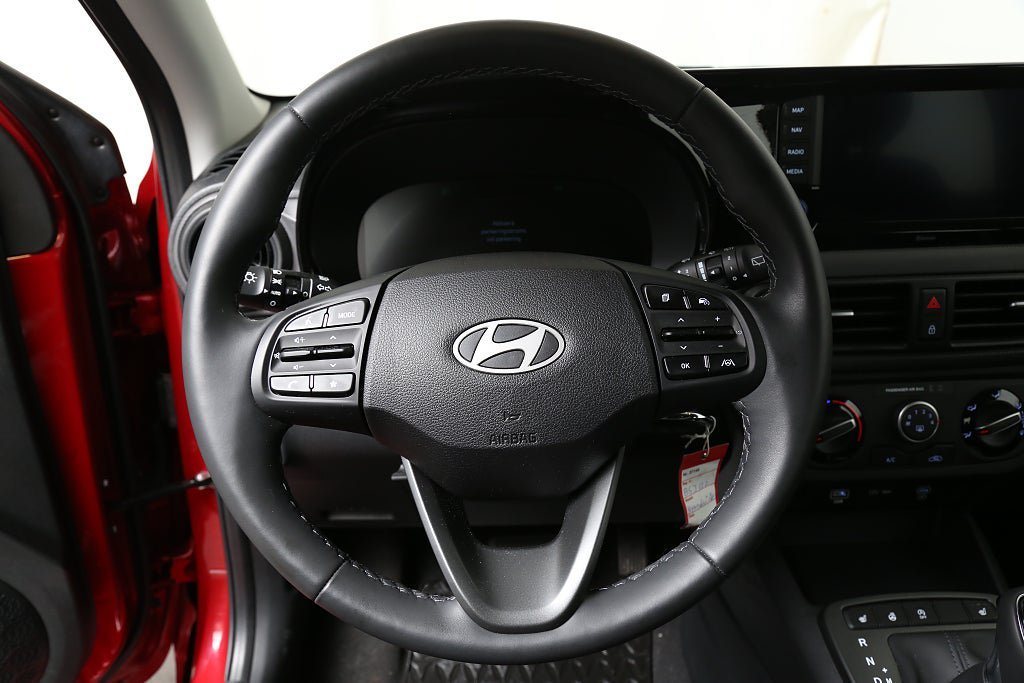 Vehicle Image 25