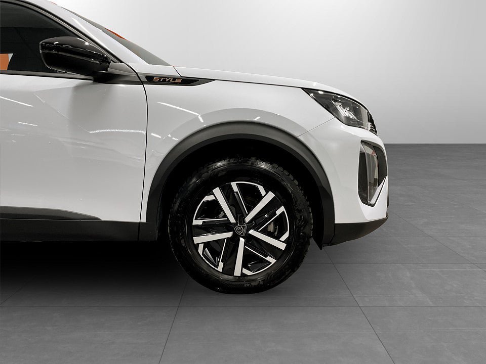 Vehicle Image 14