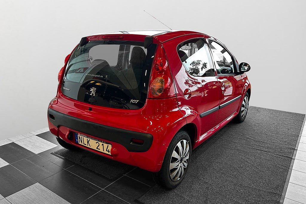 Vehicle Image 6