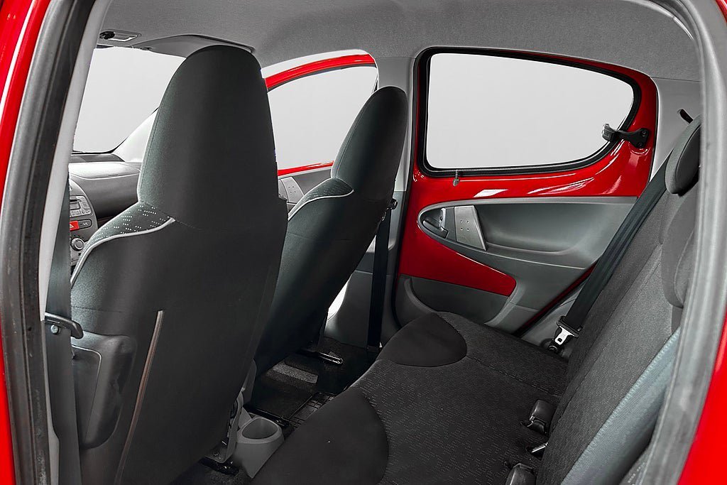 Vehicle Image 9