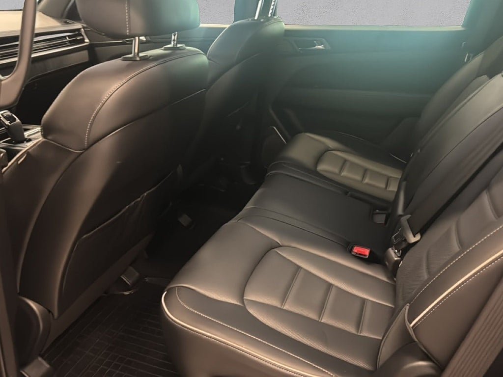 Vehicle Image 11