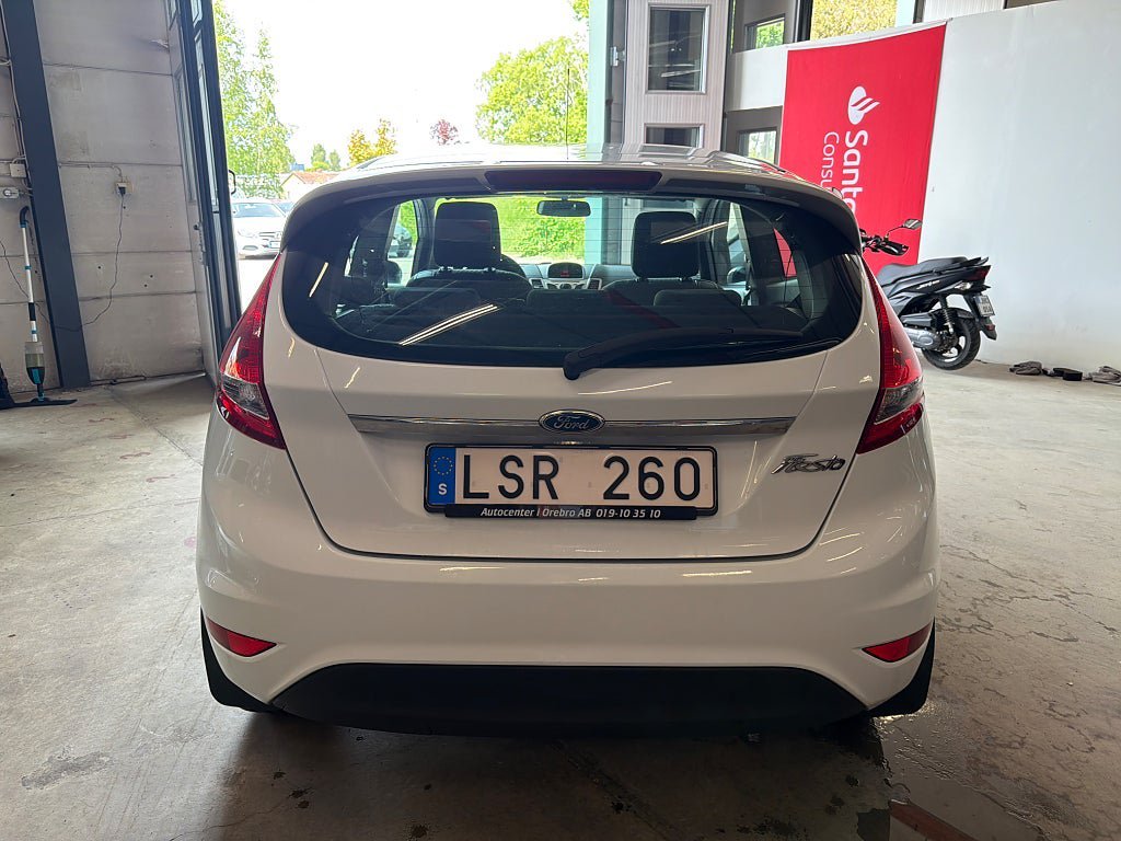 Vehicle Image 6