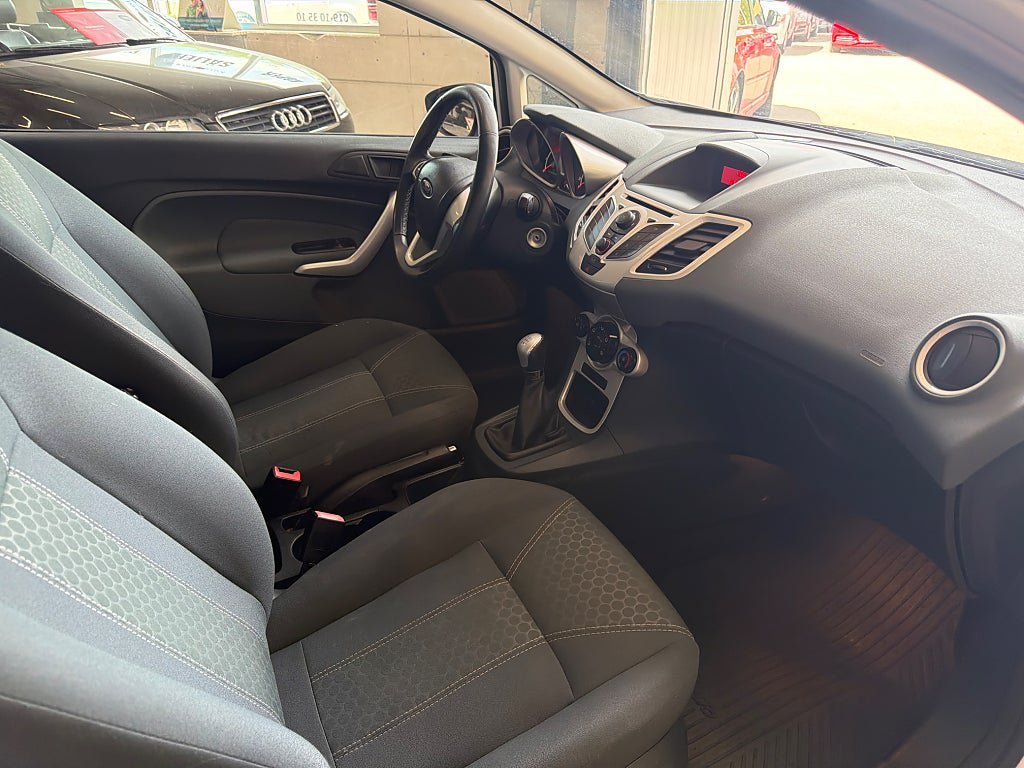 Vehicle Image 8