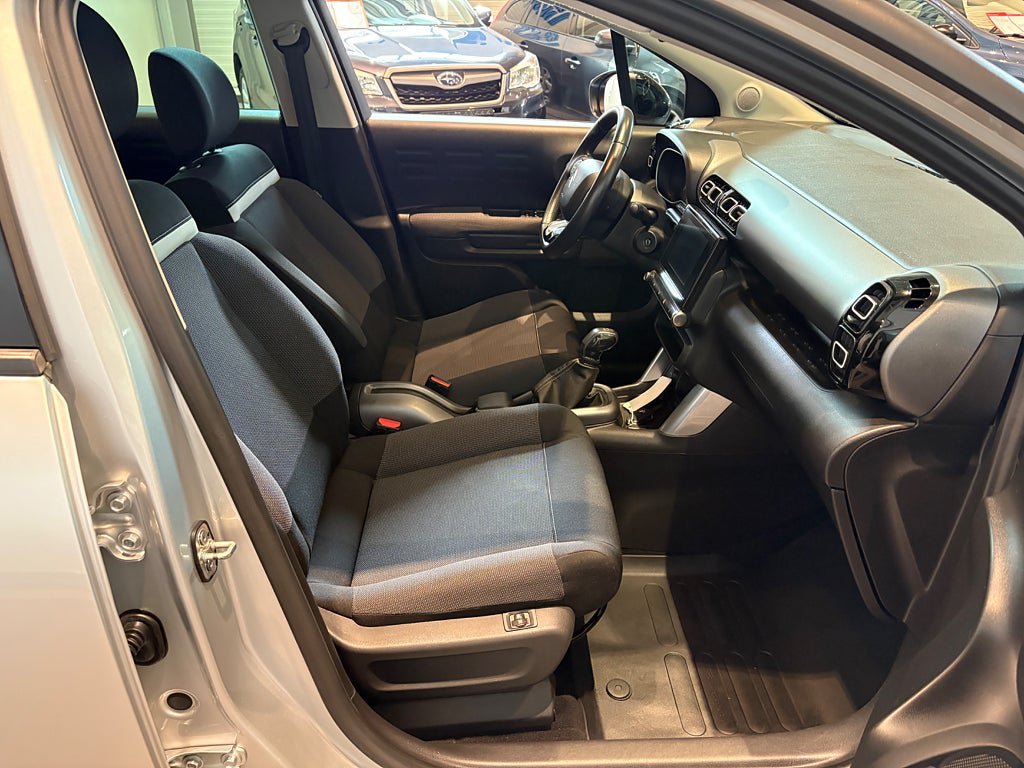 Vehicle Image 15