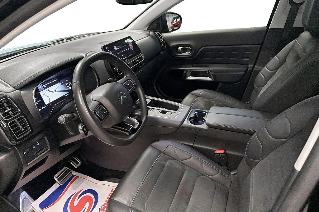 Vehicle Image 10