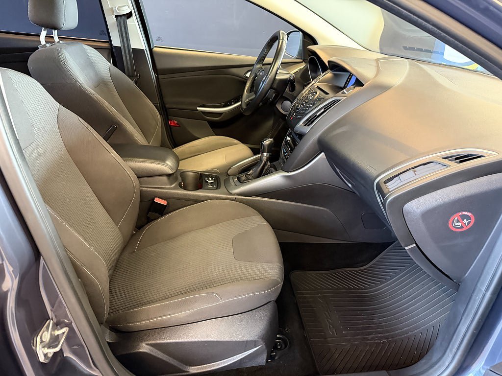 Vehicle Image 14