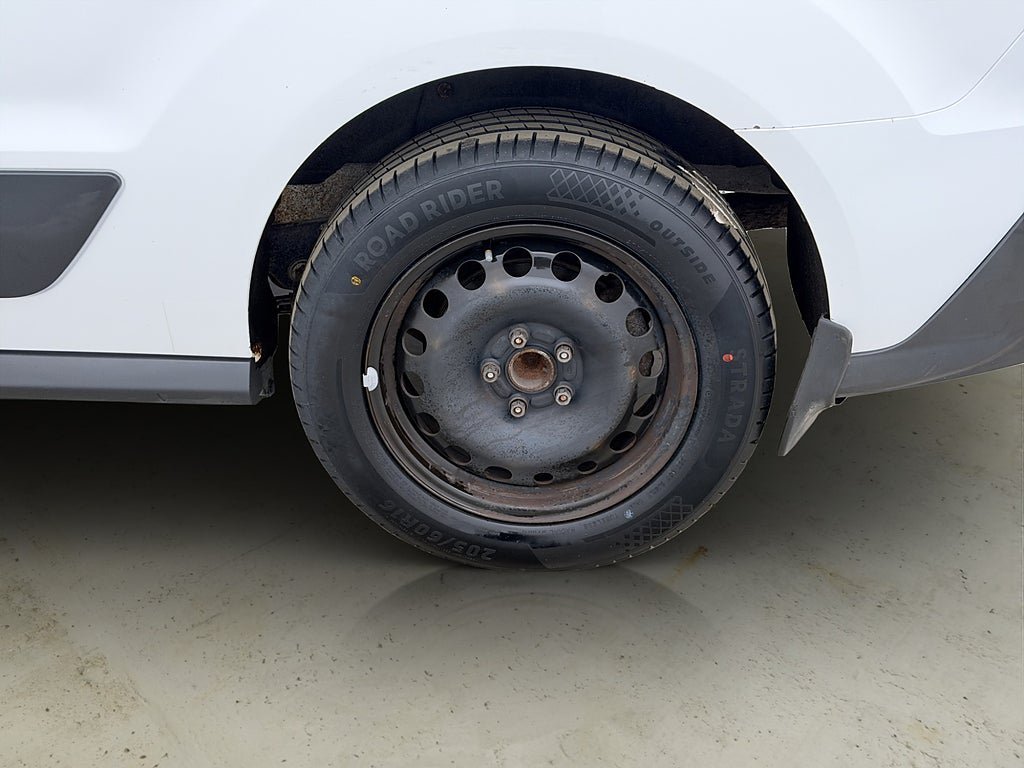 Vehicle Image 25