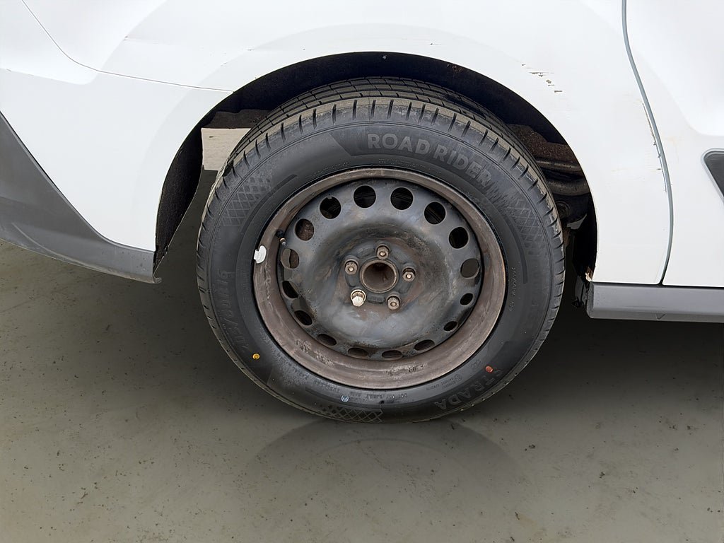Vehicle Image 26