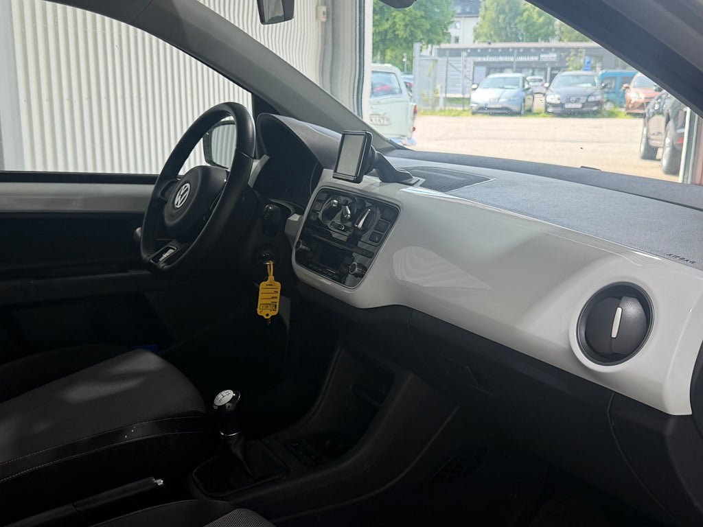 Vehicle Image 11
