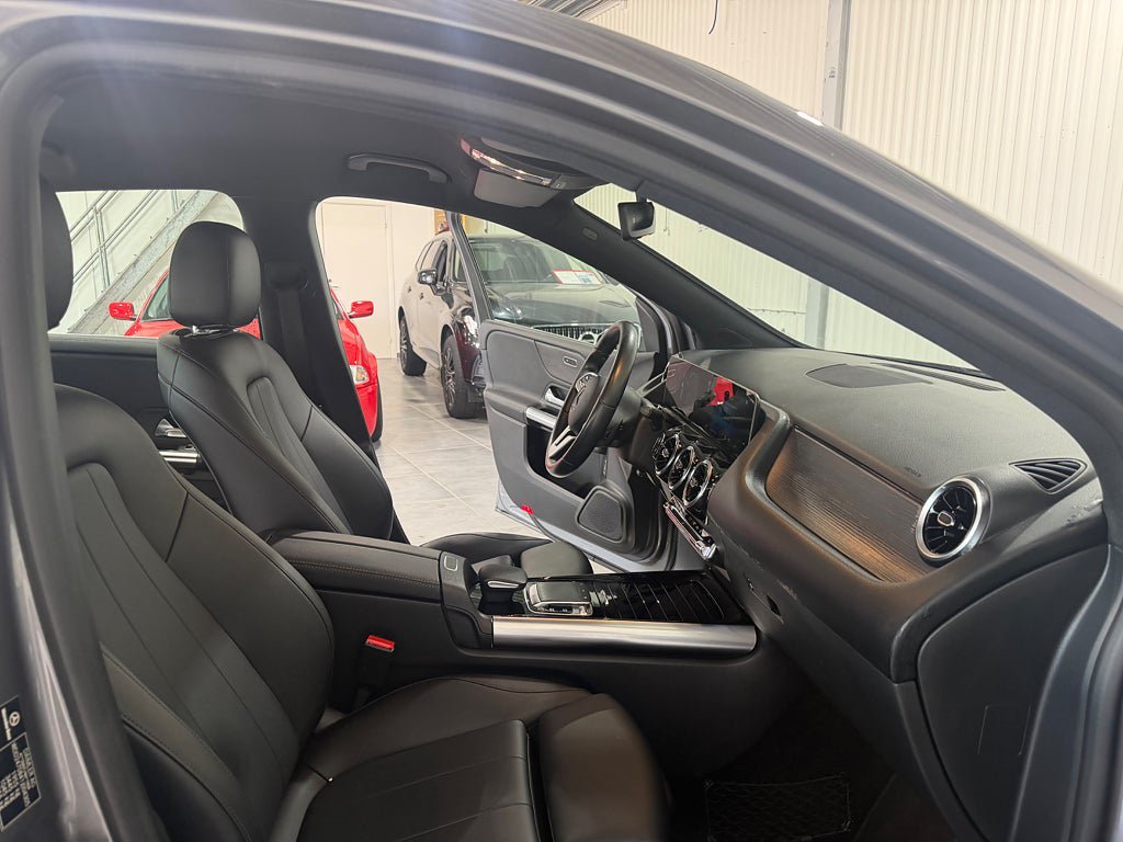 Vehicle Image 19