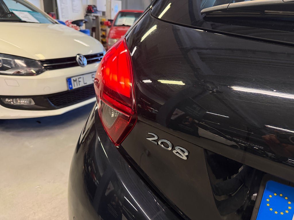 Vehicle Image 13