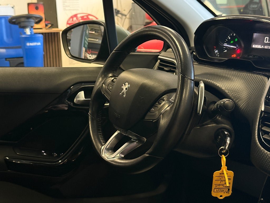 Vehicle Image 17
