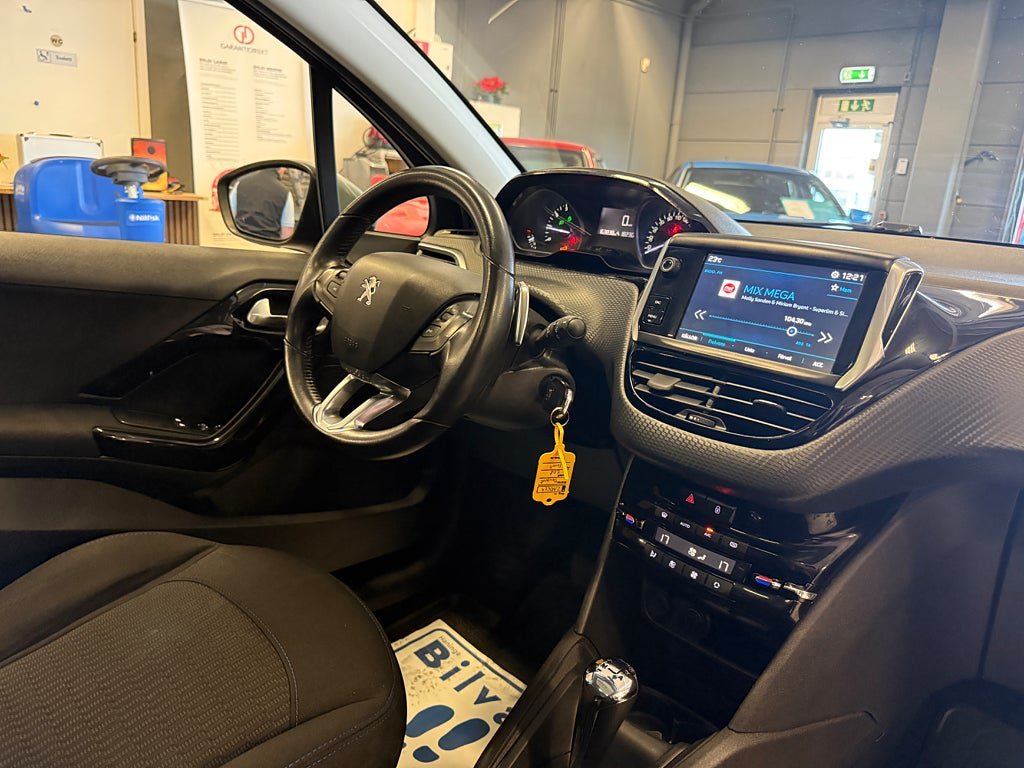 Vehicle Image 18