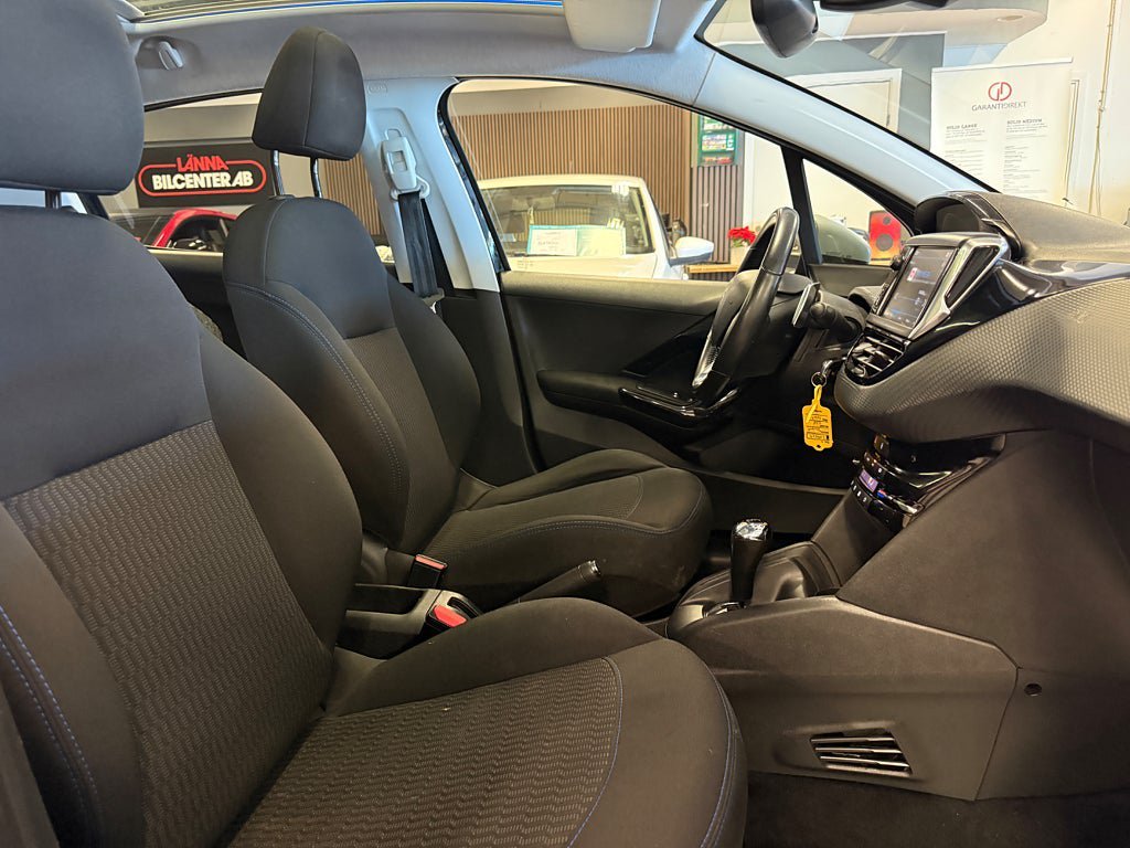 Vehicle Image 19