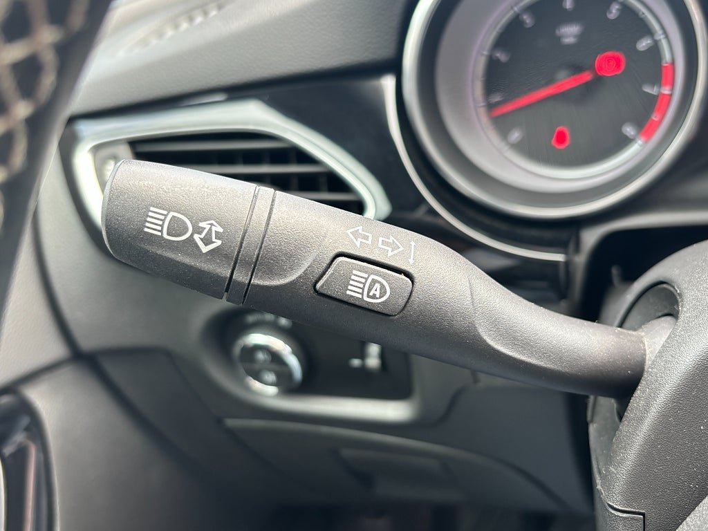 Vehicle Image 25