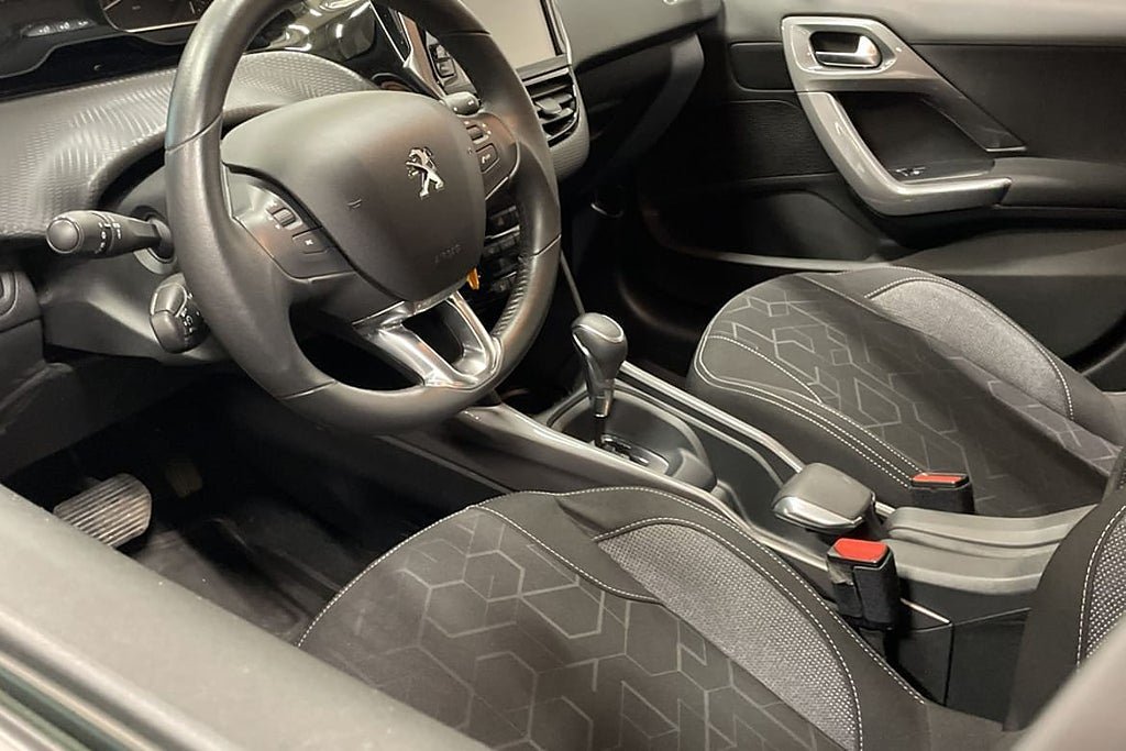 Vehicle Image 9