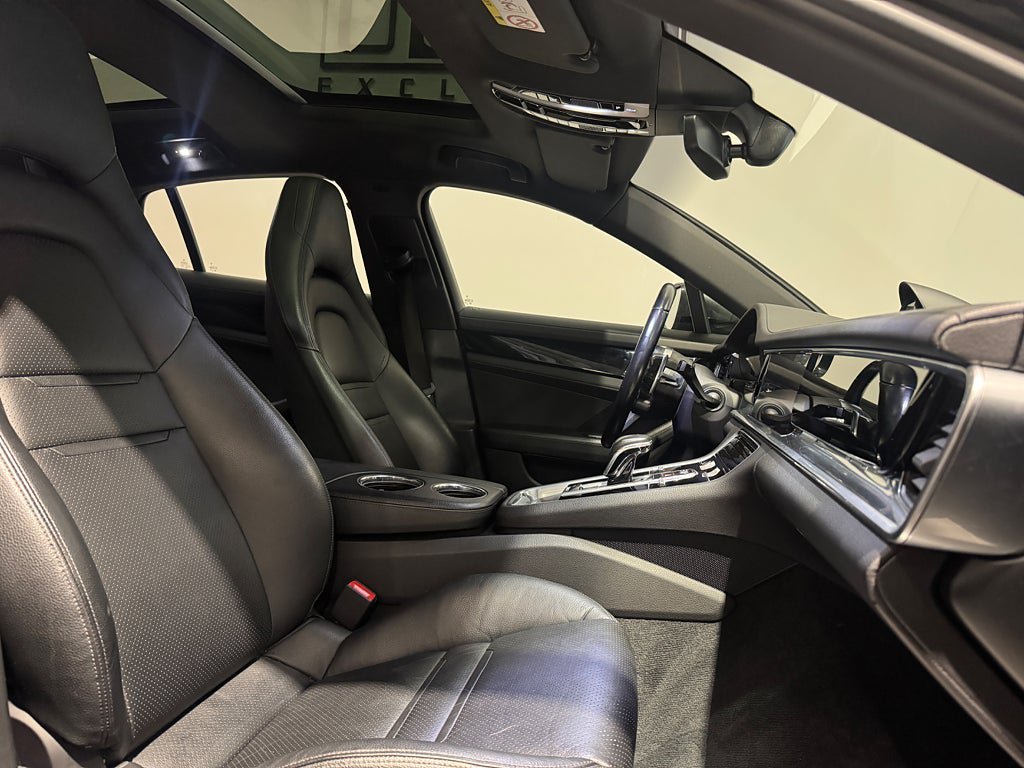 Vehicle Image 15