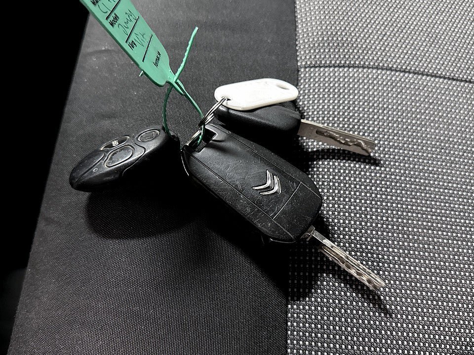 Vehicle Image 17