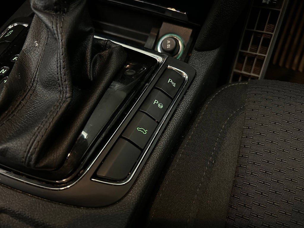 Vehicle Image 25