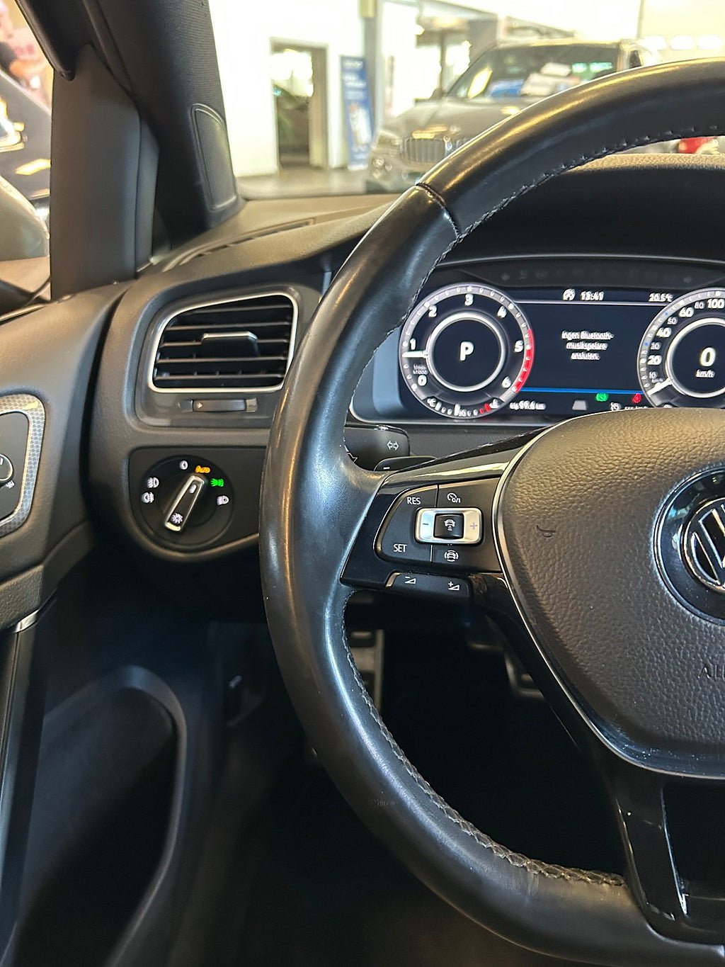 Vehicle Image 16