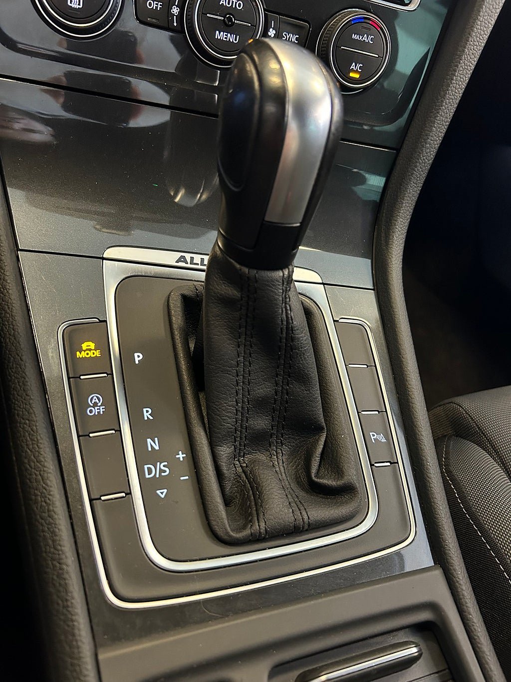 Vehicle Image 23