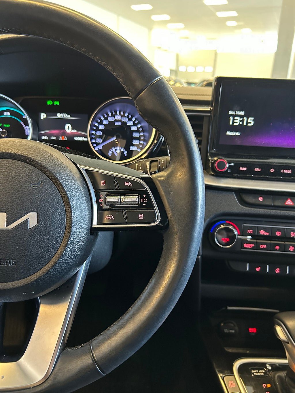 Vehicle Image 16