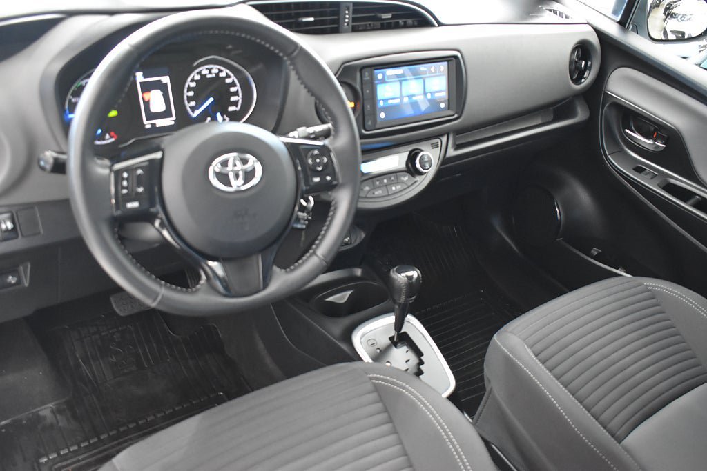 Vehicle Image 6