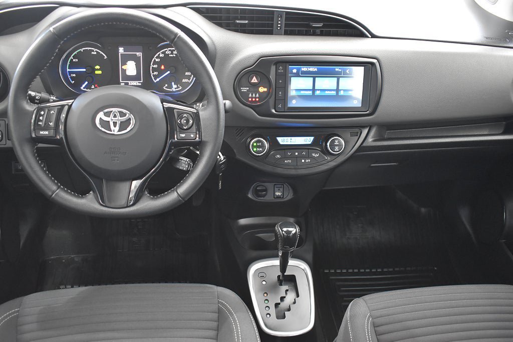 Vehicle Image 9