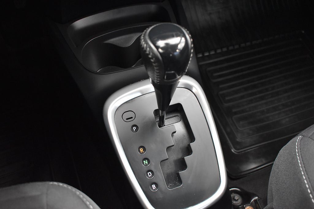 Vehicle Image 12