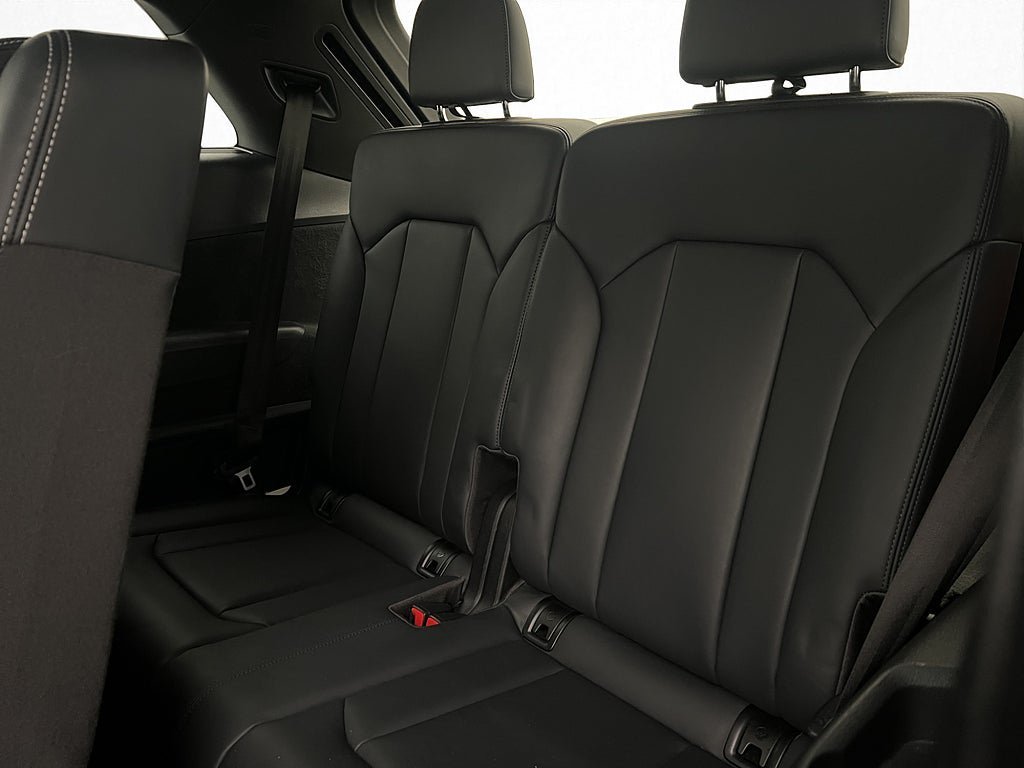 Vehicle Image 23