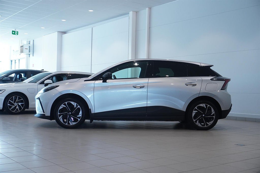 Vehicle Image 4