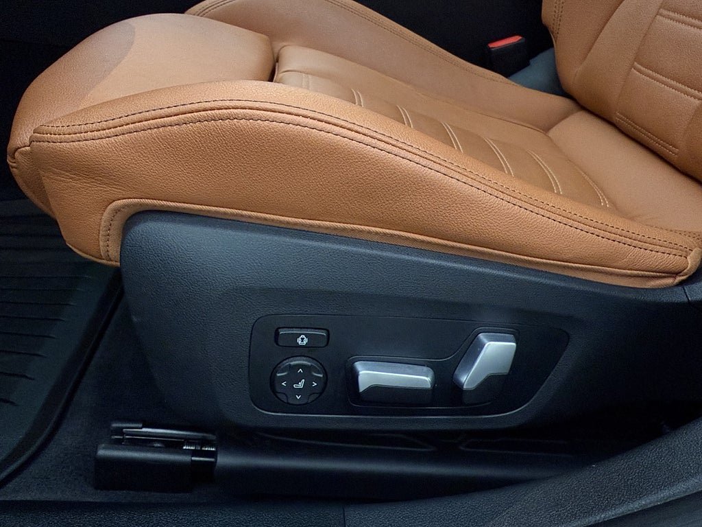 Vehicle Image 32