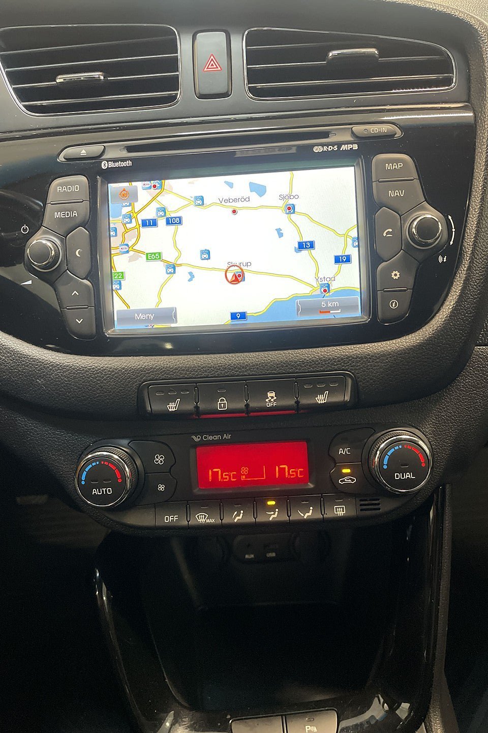 Vehicle Image 17