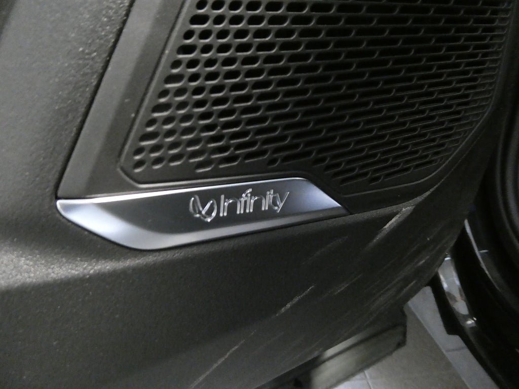 Vehicle Image 25
