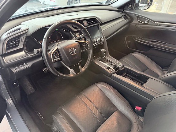 Vehicle Image 17