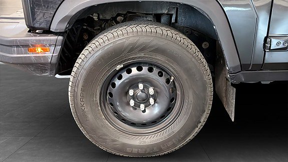 Vehicle Image 9
