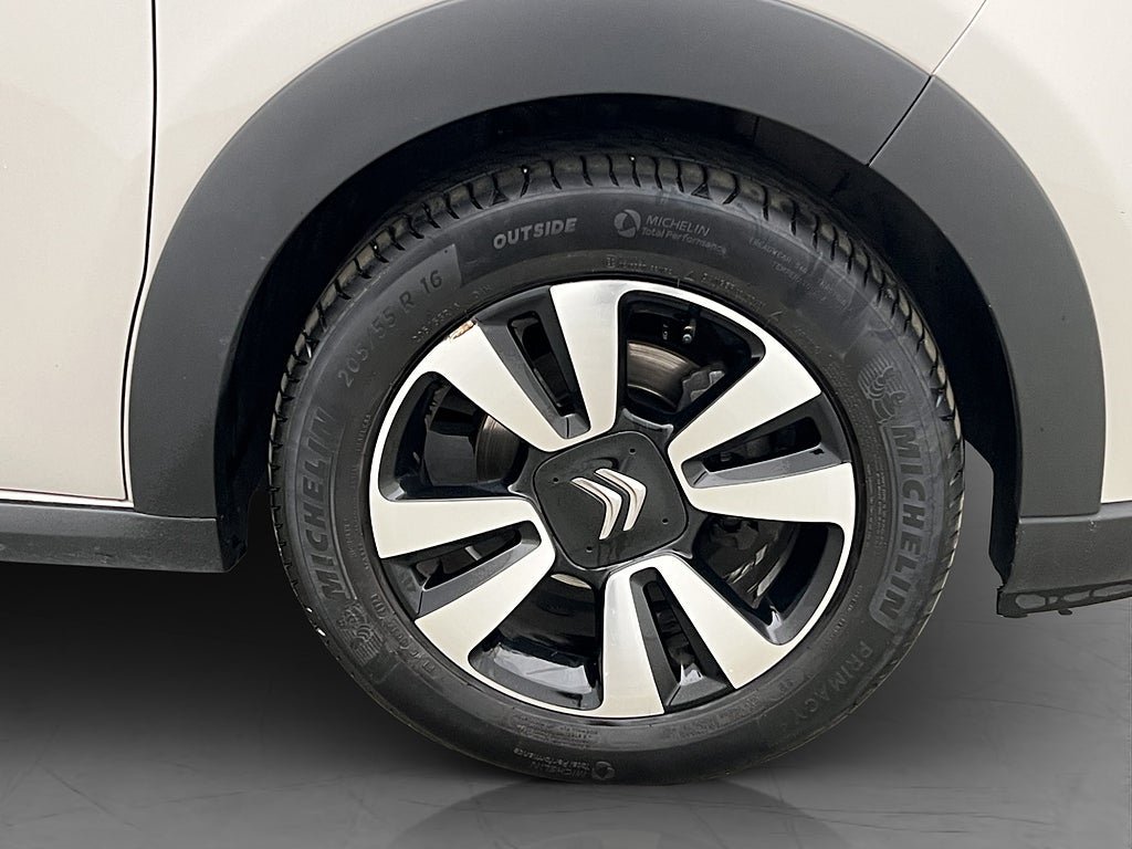 Vehicle Image 30
