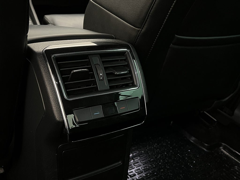 Vehicle Image 27