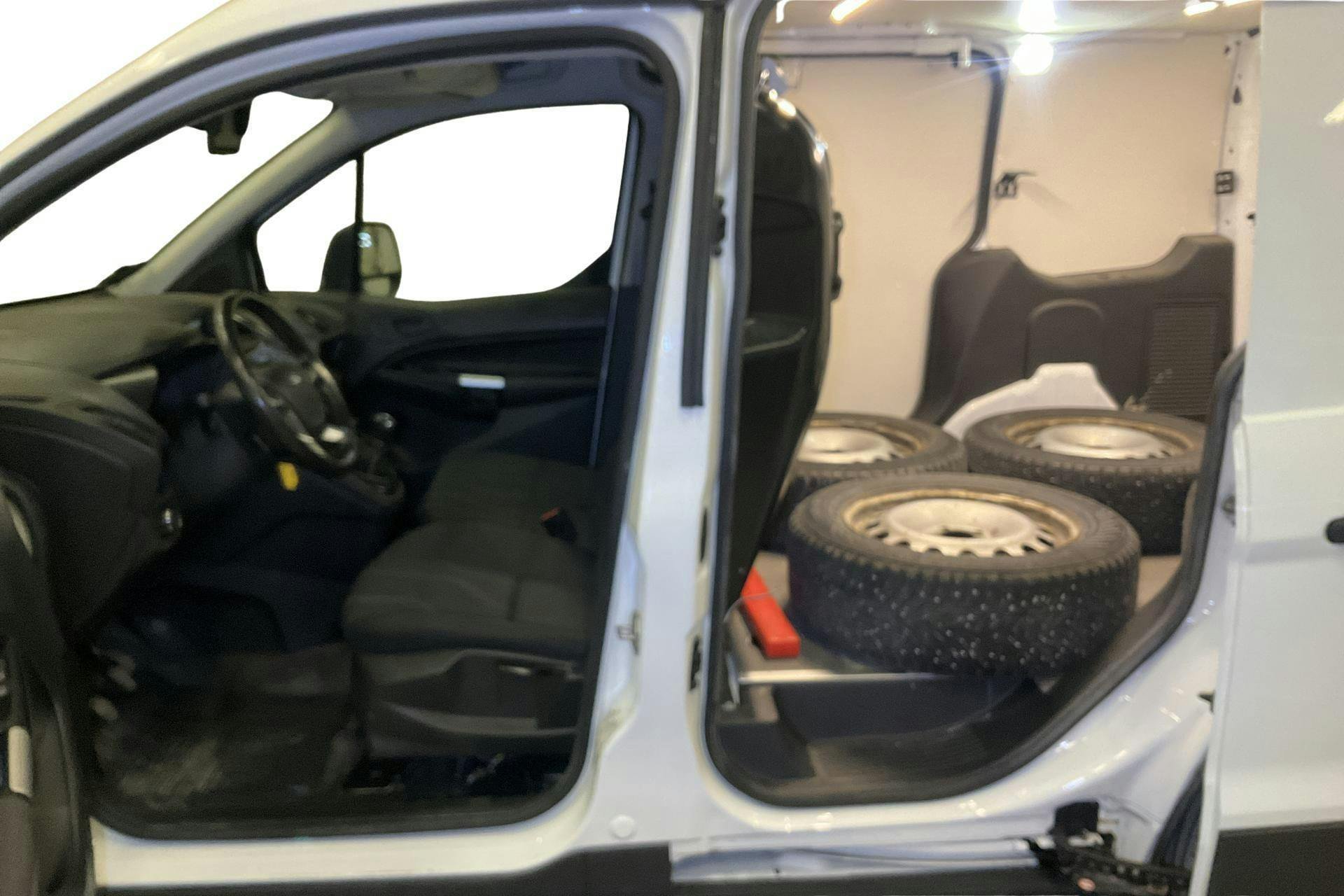 Vehicle Image 15