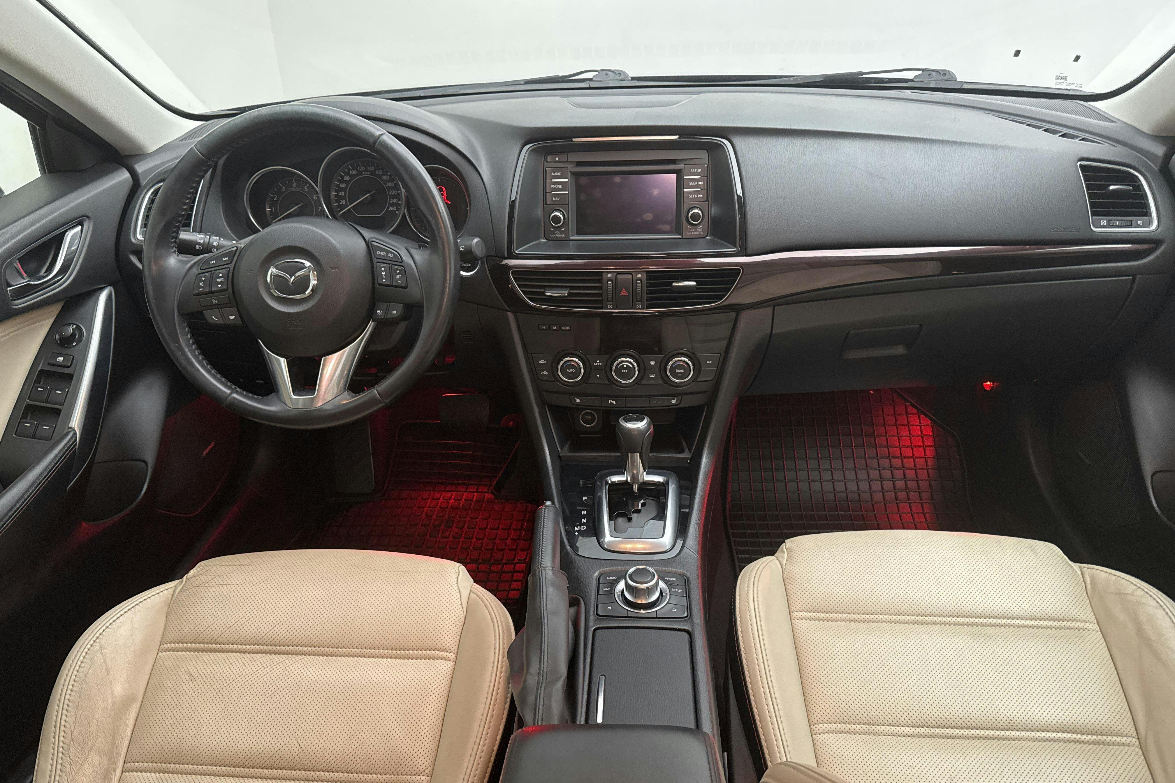 Vehicle Image 6