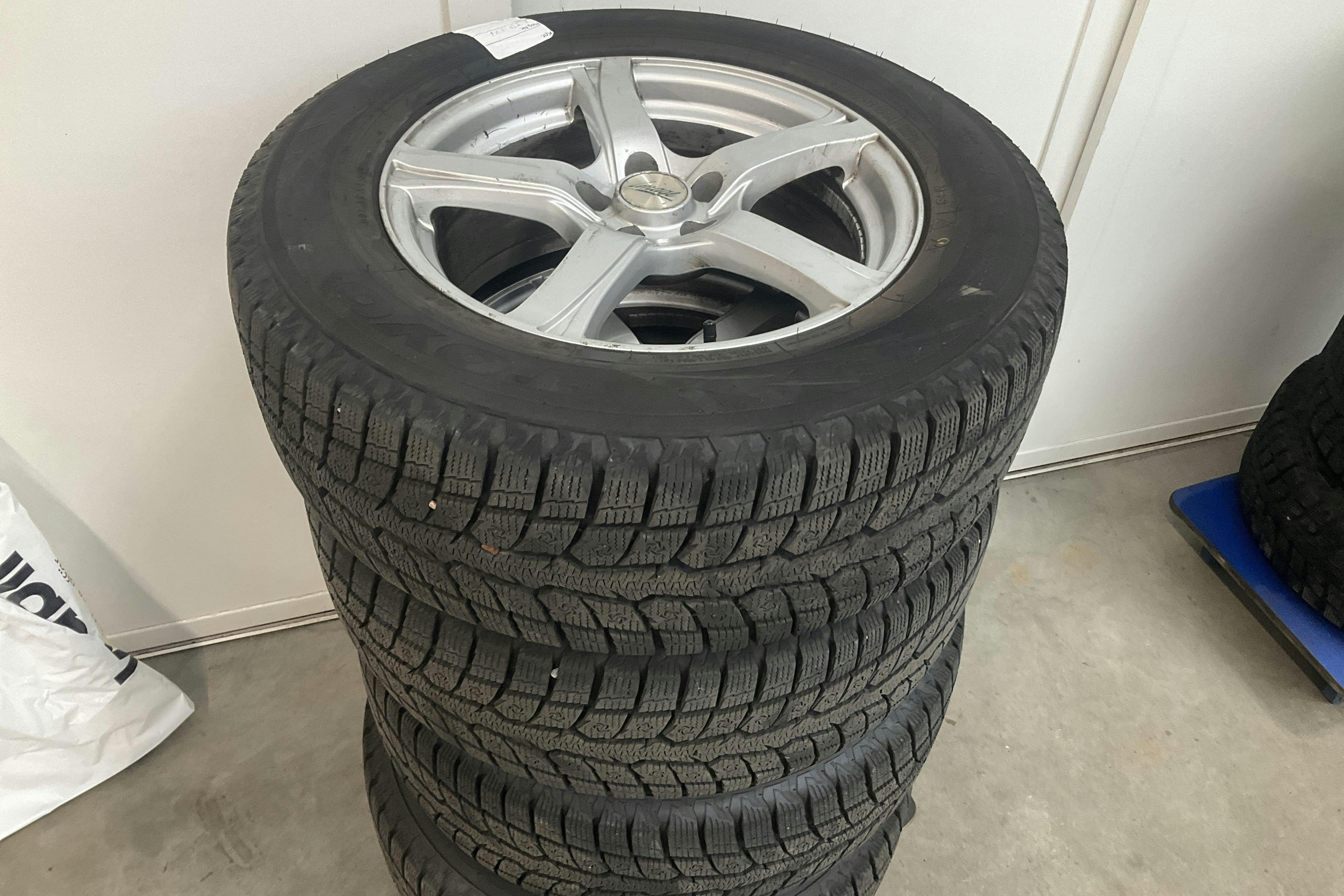 Vehicle Image 12