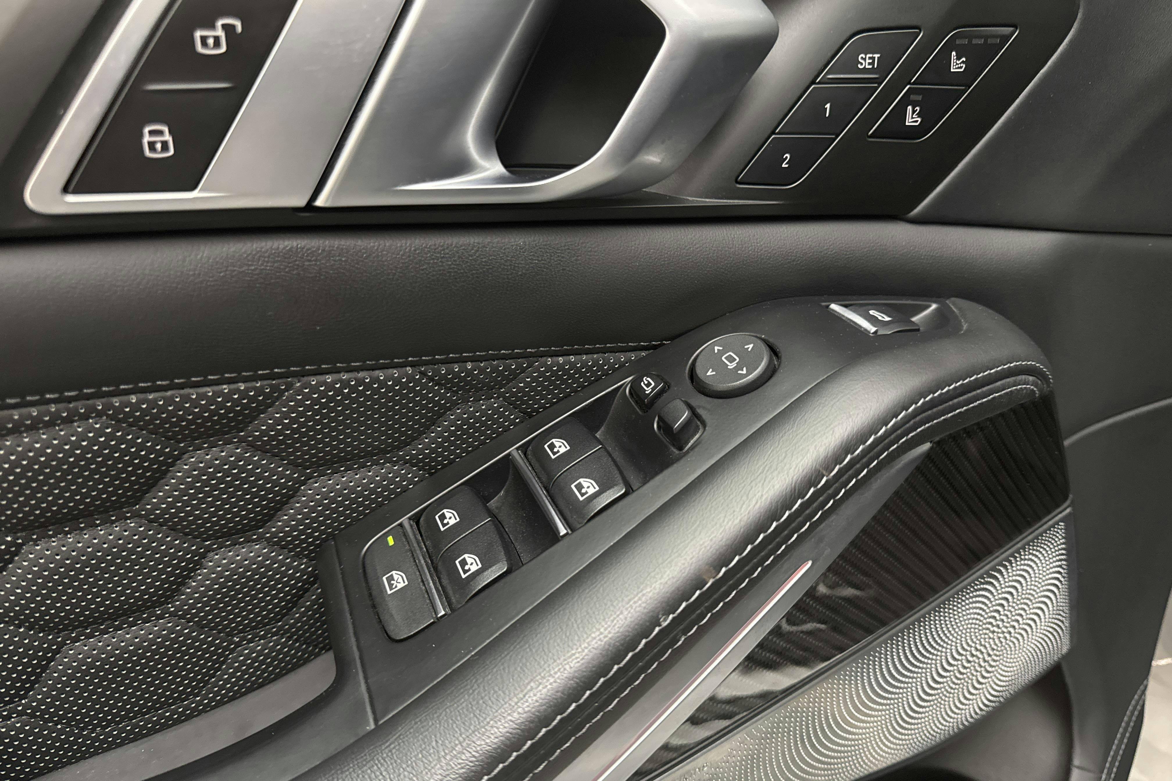 Vehicle Image 25