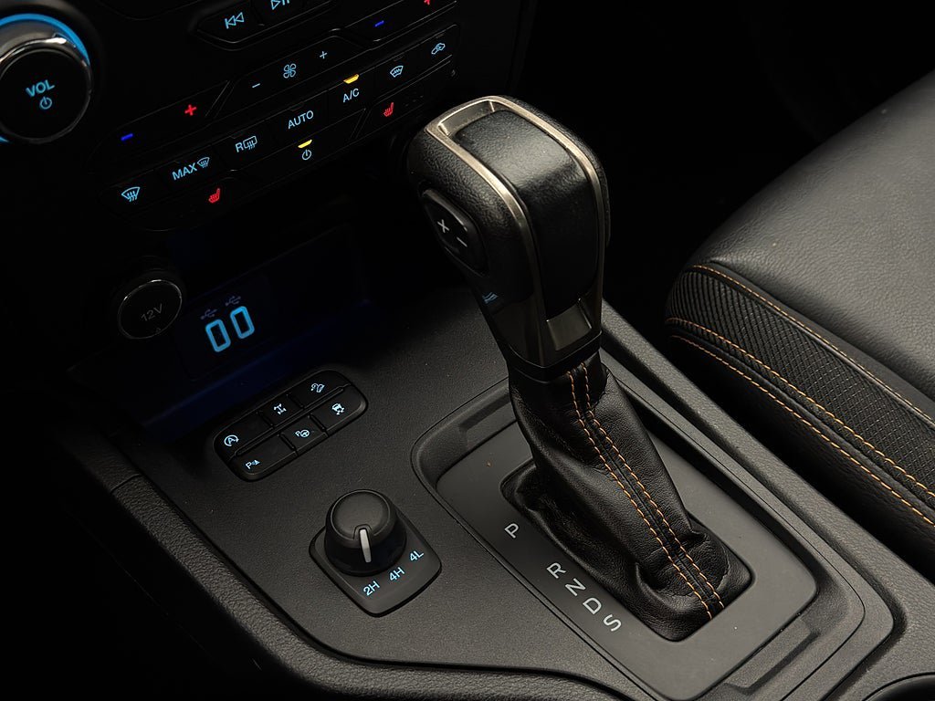 Vehicle Image 28