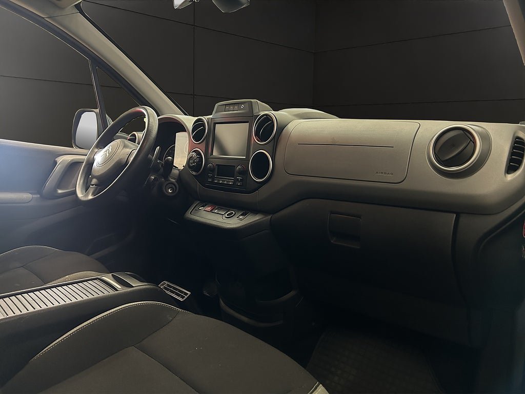 Vehicle Image 29