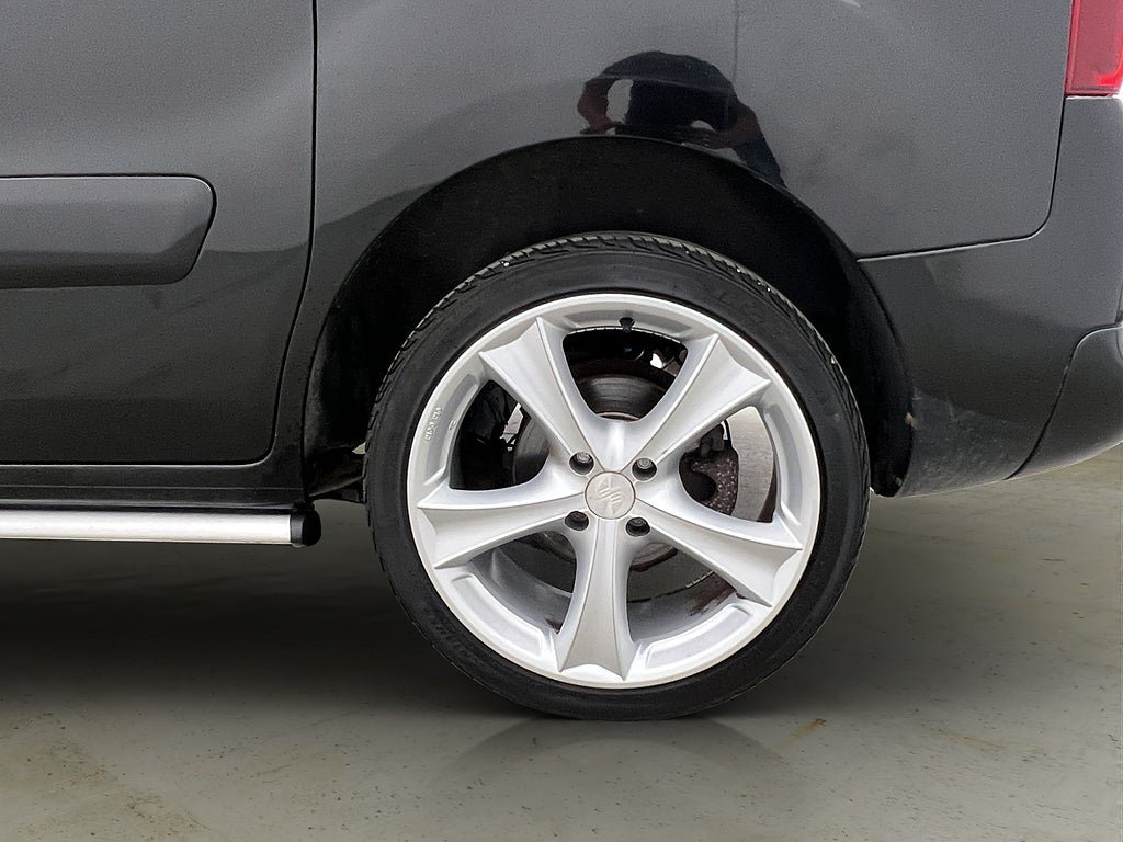 Vehicle Image 31